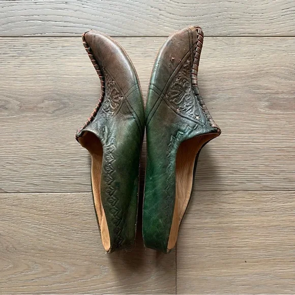 Handmade Green Leather Flats - Picture 3 of 5